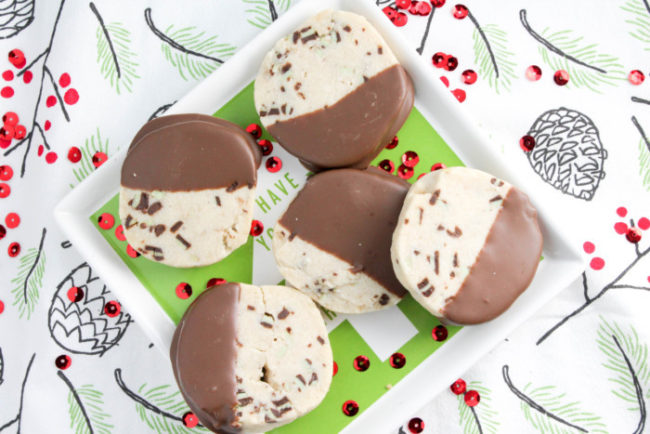 chocolate-dipped-mint-shortbread-cookies