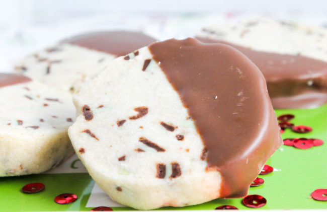 chocolate-dipped-mint-shortbread-cookies